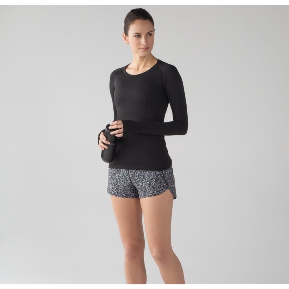 Lululemon Women Speed Short 2.5” Inseam Lined Size 4 Gray Black Daisy Dust
